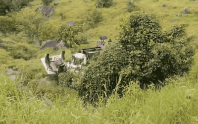 Accidente en la Autopista Norte: volqueta perdió el control y salió de la vía