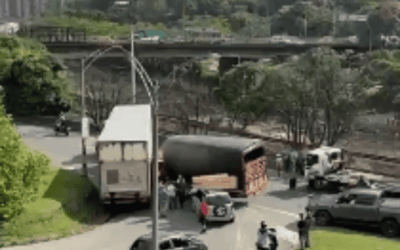Cerrada la Avenida Regional a la altura de Solla por accidente de tránsito