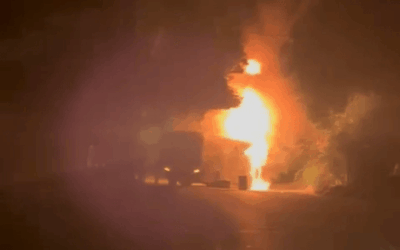 Quema de bus obligó al cierre total de la vía en el sector La Paulina, en Puerto Valdivia