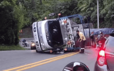 Volcamiento de tractomula genera afectaciones viales hacia el Alto de Minas