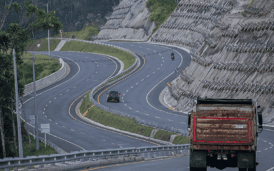 🚧 Estado de las vías en Antioquia durante Navidad: corredores principales habilitados y 18 frentes de atención activos