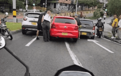 Accidente entre tres vehículos genera congestión en la Carrera 65