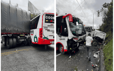Fuerte accidente de tránsito en la vía Medellín-Yarumal involucra a una tractomula y un bus de servicio público