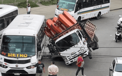 Accidente de tránsito en la vía Machado, a la altura de la estación Madera, en Bello