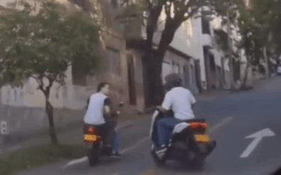 Hurto a motociclista en Buenos Aires quedó registrado en video