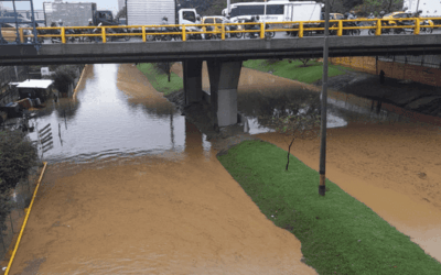 Fuerte aguacero genera caos vial en varios sectores de Medellín