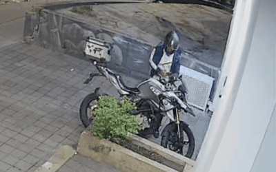 Roban motocicleta BMW en el barrio Calasanz, en Medellín