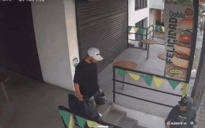 Tres hombres desocuparon varios locales comerciales en Laureles durante la madrugada