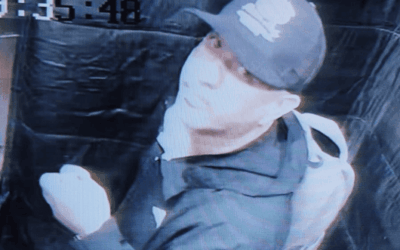 Robo en parqueadero del Mall Ámsterdam: delincuente rompió un vehículo y se llevó pertenencias escolares