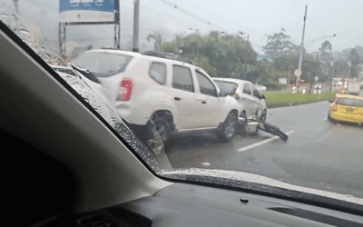 Accidente de tránsito múltiple en la Variante a Caldas generó congestión vial este lunes