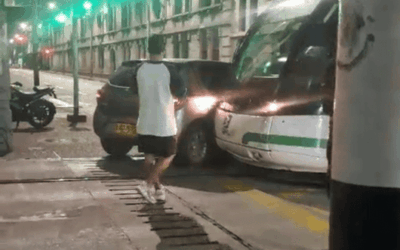 Conducción irresponsable vuelve a poner en riesgo la operación del Tranvía de Ayacucho en Medellín