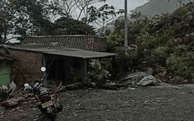 🚧 Cierre total en la vía Santuario – Caño Alegre por derrumbe: reportan posibles personas atrapadas