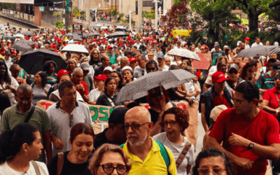 🚨 Movilidad afectada por marcha de docentes en Medellín