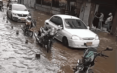 Fuerte aguacero provoca inundaciones en sectores del centro y oriente de Medellín