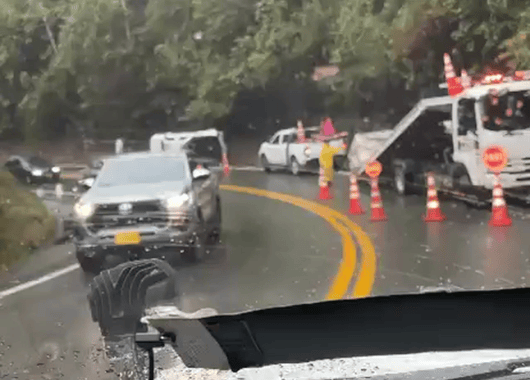 Volcamiento de camioneta genera alerta vial en la vía a Buriticá