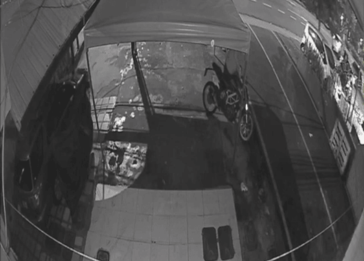 Hurto de motocicleta en Medellín quedó registrado en cámaras de seguridad
