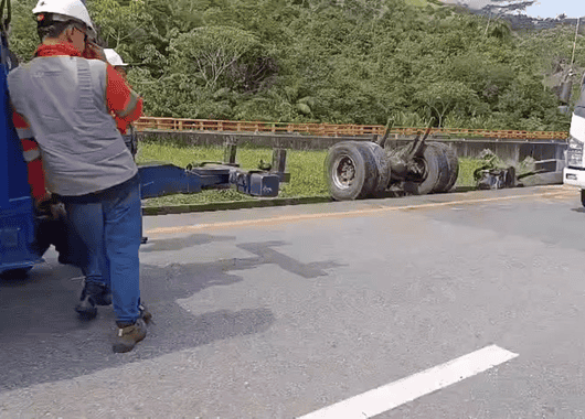 Movilidad reducida en la vía San José del Nus tras incidente con camión