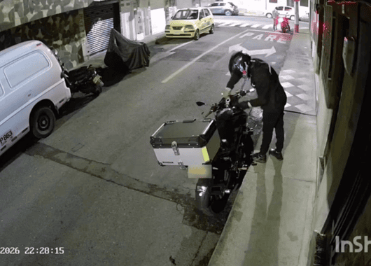 Intento de hurto de motocicleta quedó registrado en cámaras en Itagüí