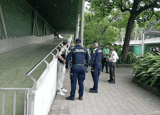 Capturan a hombre por actos indebidos cerca de menores en escenarios deportivos del estadio en Medellín