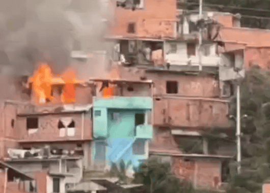 Incendio estructural en la Comuna 13 dejó cuatro viviendas afectadas