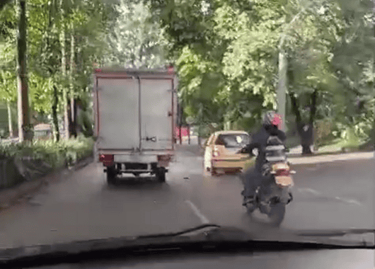 Reabren la avenida El Poblado tras hundimiento por fuerte aguacero