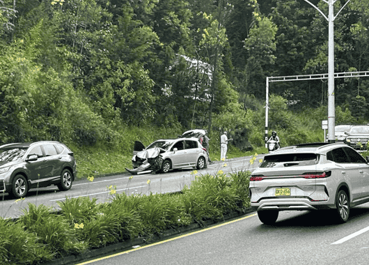 Accidente en Las Palmas: choque contra un poste genera afectaciones en la movilidad