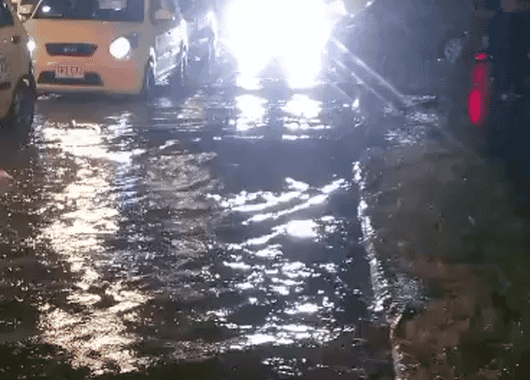 Fuertes lluvias provocaron inundaciones en el sector Bellanita de Bello